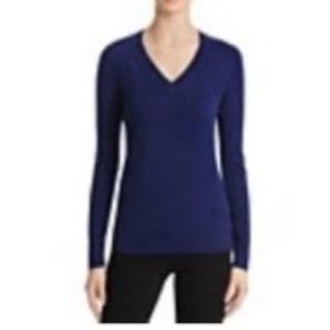 NWT Bloomingdale’s Aqua v-neck navy 100% cashmere sweater